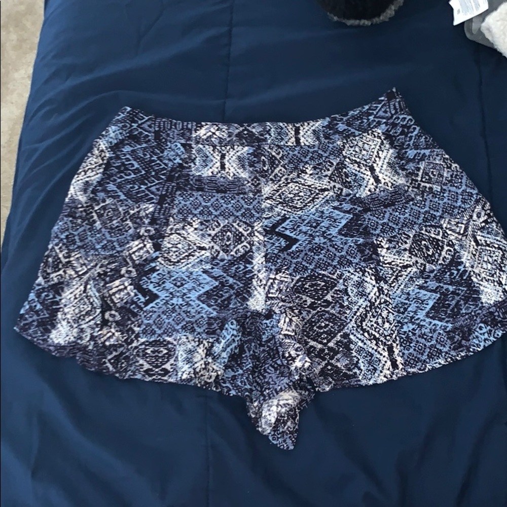 F21 Flowy Shorts (MEDIUM)